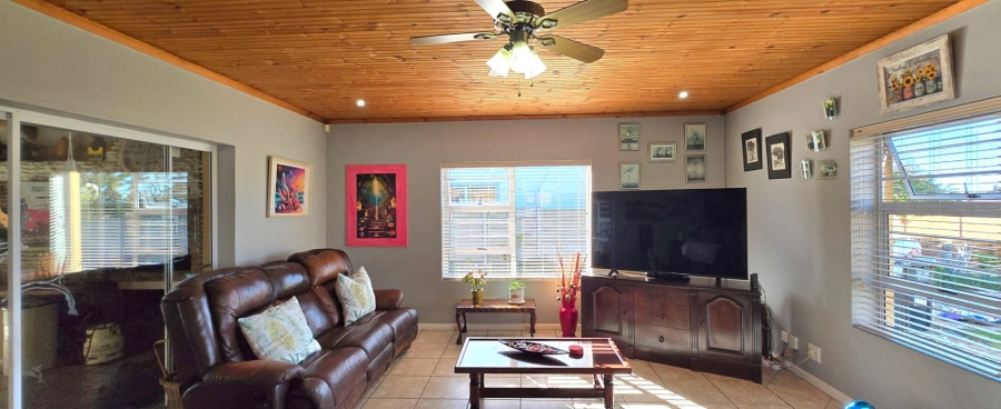 4 Bedroom Property for Sale in Franskraal Western Cape